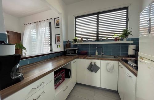 Ocean Park House | Charming 2-bedroom apartment with a balcony a few min walk from the beach