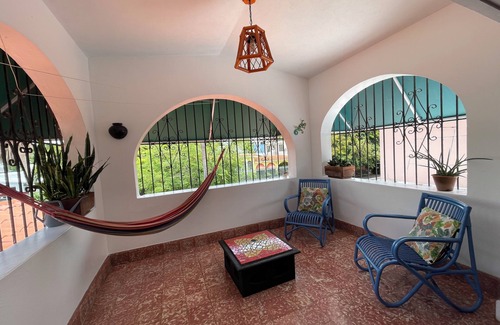 Ocean Park House | Charming 2-bedroom apartment with a balcony a few min walk from the beach