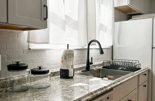Amesbury Apartment | Charming 2-bedroom apartment w/enclosed porch Amazing Amesbury in town location