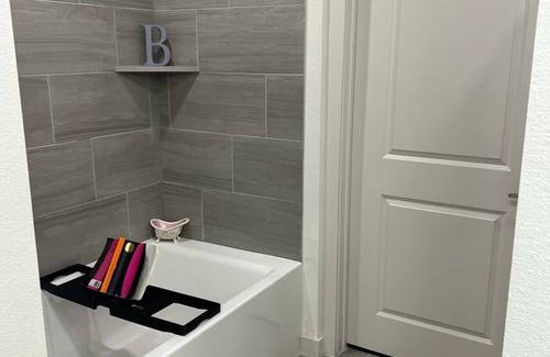 Spring Branch Apartment | Charming 2-bedroom apartment with WiFi, AC in lovely Houston