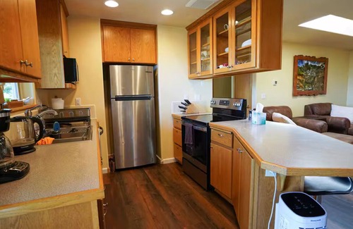 Carrolls Apartment | Charming 2-bedroom apartment with AC in Rainier