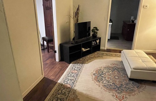 Utica Apartment | Charming 2-bedroom apartment with AC, WiFi in fantastic Utica