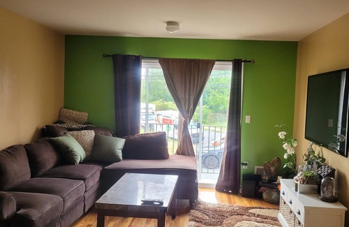 Weequahic Apartment | Charming 2-bedroom apt less than 10 minutes away from EWR and 25 mins from NYC