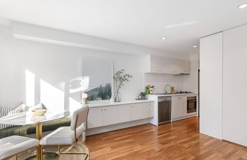 Williamstown Apartment | Charming 2-bedroom apartment with AC, WiFi in beautiful Williamstown