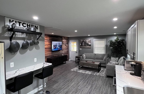 Smithfield House | Charming 2-bedroom bungalow in Smithfield with AC, WiFi, washer and dryer