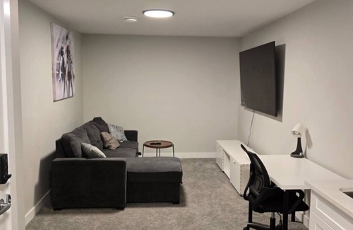 Southwest Calgary House | Charming 2-bedroom basement in Calgary