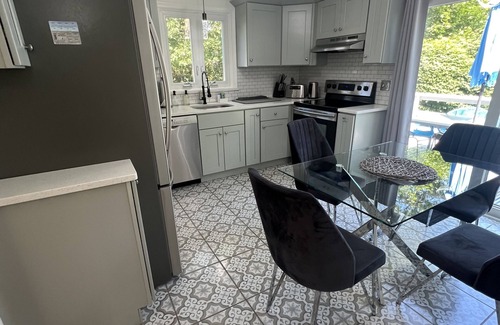 Hyannis Cottage | Charming 2-bedroom cottage with AC, WiFi in serene Barnstable