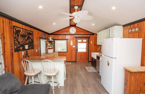 Monticello Cottage | Charming 2-bedroom cottage in peaceful Monticello with AC, WiFi