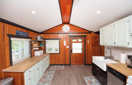 Monticello Cottage | Charming 2-bedroom cottage in peaceful Monticello with AC, WiFi