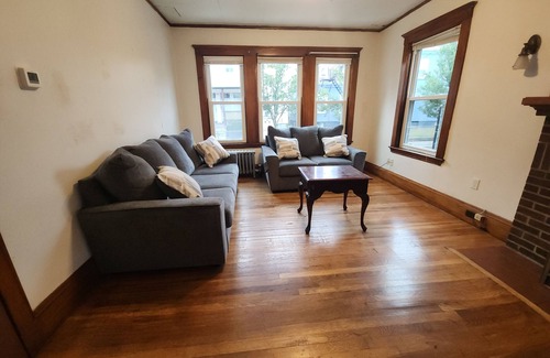 East Somerville Condo | Charming 2-bedroom condo with WiFi, AC in pleasant Somerville