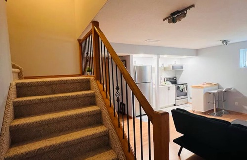 Medicine Hat House | Charming 2- bedroom basement house with WiFi, AC in wonderful Medicine Hat