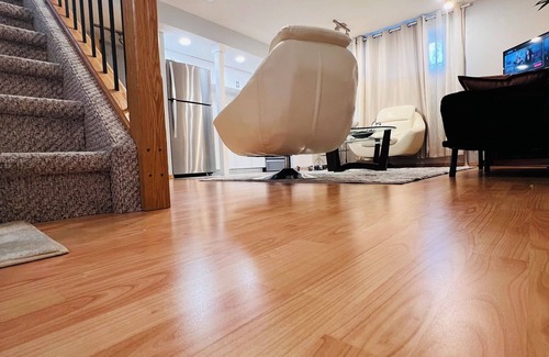 Medicine Hat House | Charming 2- bedroom basement house with WiFi, AC in wonderful Medicine Hat