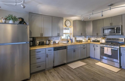 Mariposa Cabin | Charming 2-bedroom cabin Near Yosemite NP, High Speed WiFi in lovely Mariposa
