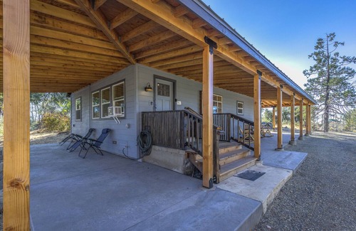 Mariposa Cabin | Charming 2-bedroom cabin Near Yosemite NP, High Speed WiFi in lovely Mariposa
