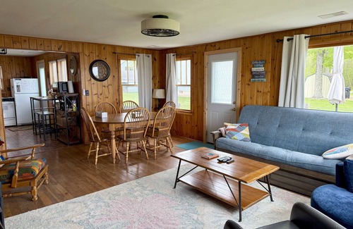 Shawano Cabin | Charming 2-bedroom cabin on Shawano Lake with AC