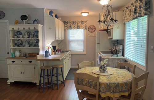 Baiting Hollow Cottage | Charming 2-bedroom cottage in wonderful Northfork Long Island, Baiting Hollow.