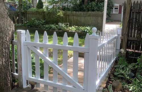 Baiting Hollow Cottage | Charming 2-bedroom cottage in wonderful Northfork Long Island, Baiting Hollow.