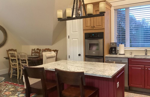 Hansville Cottage | Charming 2-bedroom cottage with AC, High Speed WiFi in gorgeous Hansville.