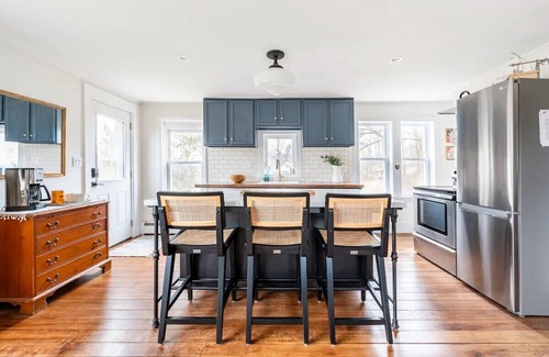 Fishs Eddy Cottage | Charming 2-bedroom Country Cottage with Hot Tub