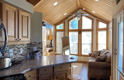 Palestine Cottage | Charming 2-bedroom cottage located on wedding venue property in Palestine, TX