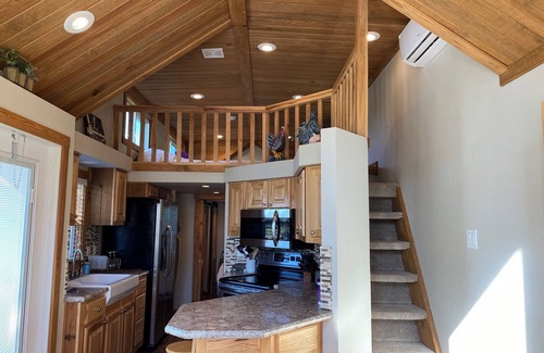 Palestine Cottage | Charming 2-bedroom cottage located on wedding venue property in Palestine, TX