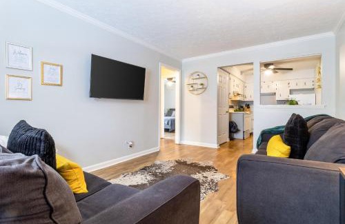 Music Row Apartment | Charming 2 Bedroom Condo in Nashville with Free Parking