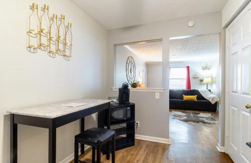 Music Row Apartment | Charming 2 Bedroom Condo in Nashville with Free Parking