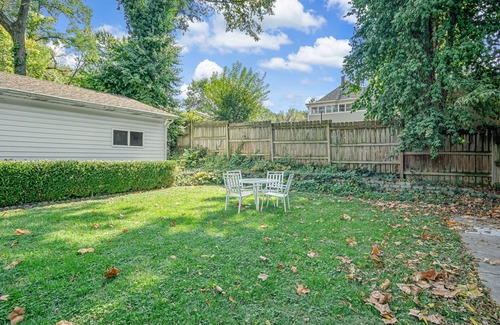 Alton Condo | Charming 2-bedroom condo on the hill in Alton