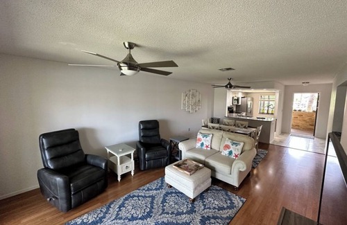 Venice Gardens Condo | Charming 2-bedroom condo with AC, WiFi, in Venice, 2 miles from Venice Island.