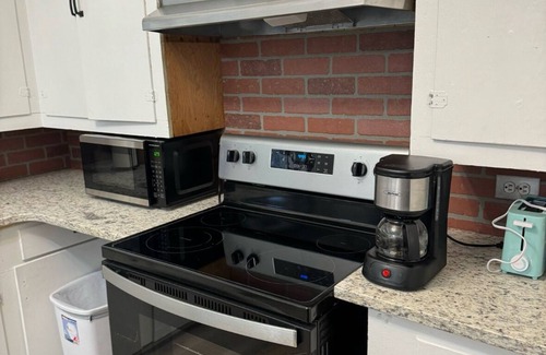 Grayson Cottage | Charming 2-bedroom cottage in adorable Grayson with WiFi, AC