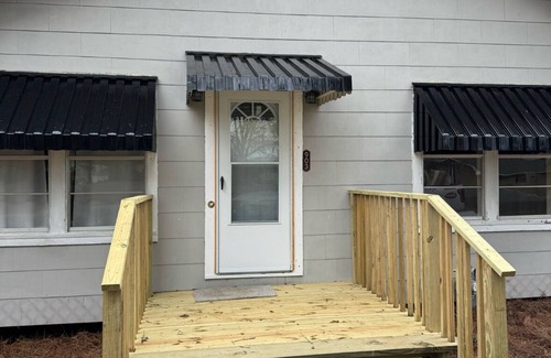 Grayson Cottage | Charming 2-bedroom cottage in adorable Grayson with WiFi, AC