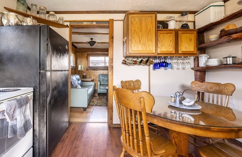Pomeroy Cabin | Charming 2-bedroom Cottage,rural Southern Ohio. Porch & yard. Pet & kid friendly