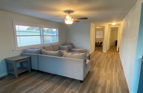 Pleasure Isles Cottage | Charming 2-bedroom cottage on a canal in fabulous Hudson