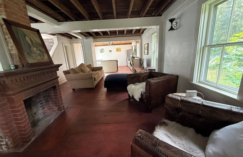 Woodstock House | Charming 2-bedroom country village house with AC in East Woodstock