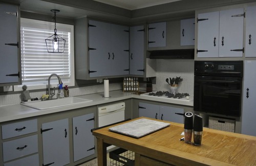 Vernon House | Charming 2-bedroom Craftsman in Vernon with AC, Wi-Fi and large back porch.