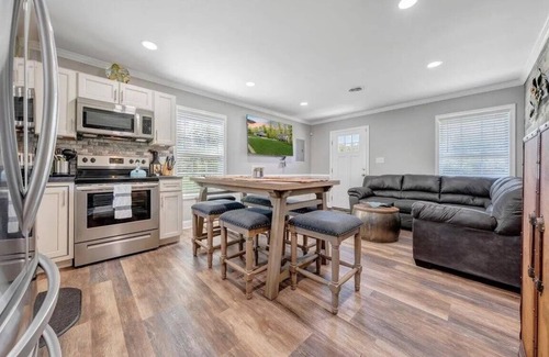 Eagle Rock House | Charming 2-bedroom house with AC, WiFi in tranquil Eagle Rock
