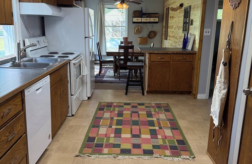 Hackensack House | Charming 2-bedroom home in Hackensack. Enjoy during the summer and winter.