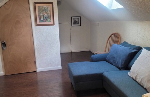 Clementon House | Charming 2-bedroom house with AC, WiFi in Clementon NJ