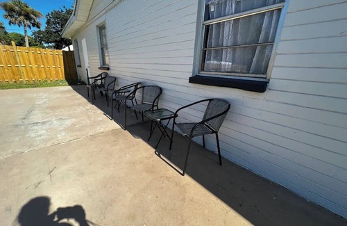 Edgewater House | Charming 2-bedroom house with AC and WiFi in delightful Edgewater