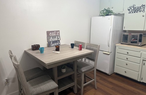 Arlington House | Charming 2-bedroom house in lovely Riverside with AC