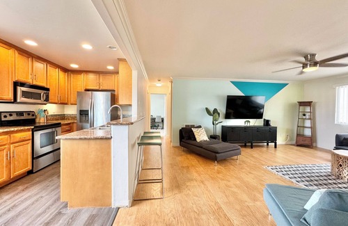 Crown Point Apartment | Charming 2-bedroom house in San Diego with All Amenities & fully furnished