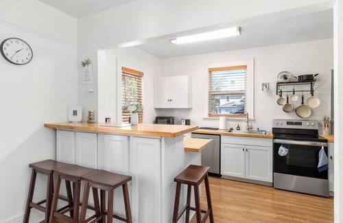 Downtown House | Charming 2-Bedroom Home Lakeland