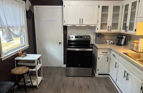 Beloit House | Charming 2-bedroom Home Near Downtown Beloit/Beloit College