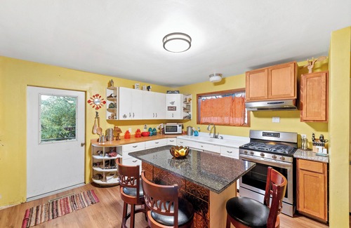 Coos Bay House | Charming 2-bedroom house with views of the Bay