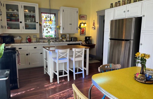 Lindenwald House | Charming 2-bedroom house with AC and WiFi in lovely Hamilton