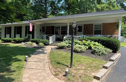 Lewiston House | Charming 2-bedroom house near Artpark in the Village of Lewiston