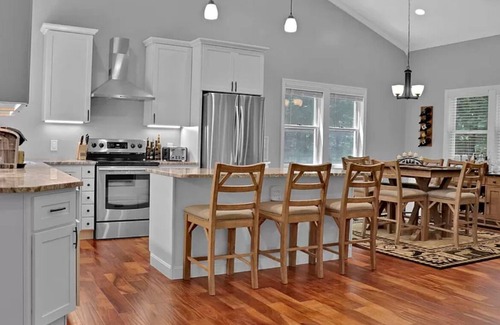 Tamworth House | Charming 2-bedroom house with WiFi, AC in pleasant Tamworth