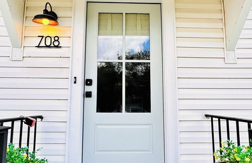 Ardmore House | Charming 2-bedroom house in Ardmore with AC, WiFi. Enjoy your stay