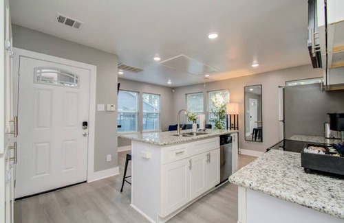 Greater East End House | Charming 2-bedroom house in welcoming Houston with AC, WiFi