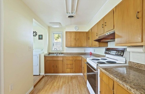 Carrollton House | Charming 2-bedroom house in Saginaw with WiFi, AC